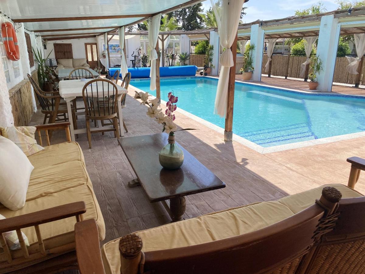 Spacious House With Private Pool In Holiday home *